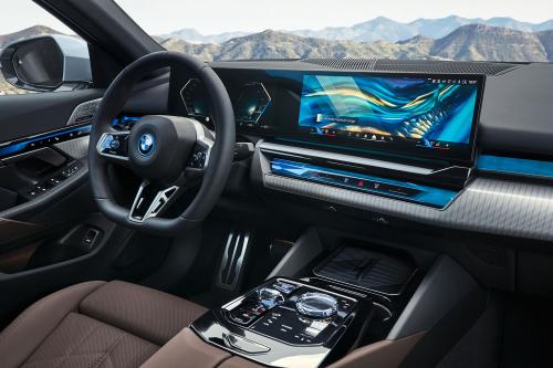 Το εσωτερικό της νέας BMW Σειρά 5