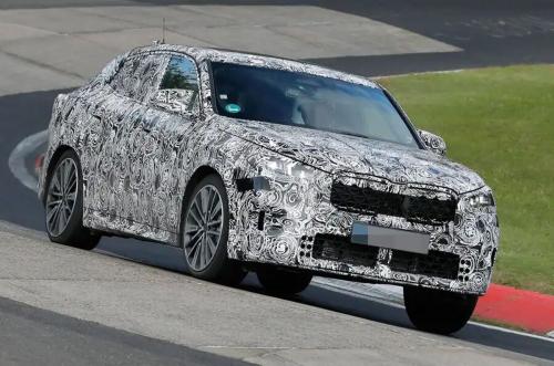 Η νέα BMW X2 με καμουφλάζ κατά τις δοκιμές εξέλιξης στην πίστα του Nurburgring