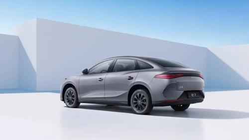 BYD e7