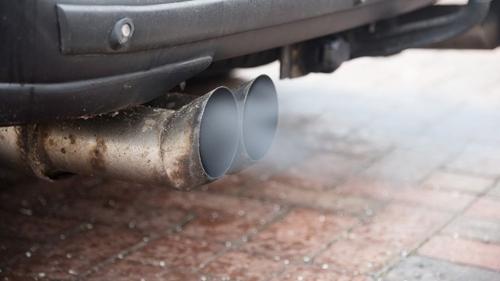 εξάτμιση αυτοκινήτου