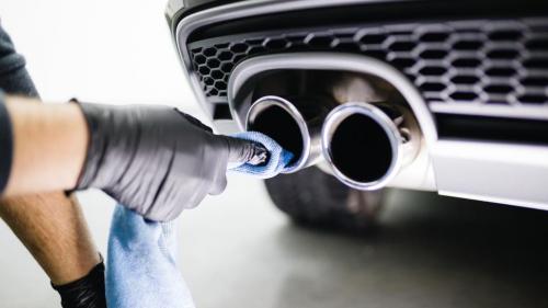 εξάτμιση αυτοκινήτου