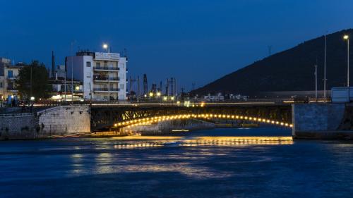 chalkida bridge gefira euripou proti ston kosmo sirtaroti