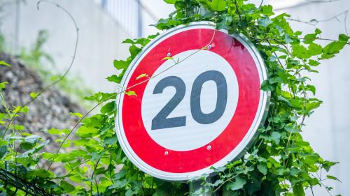 coignieres-speed-limit-20km-4