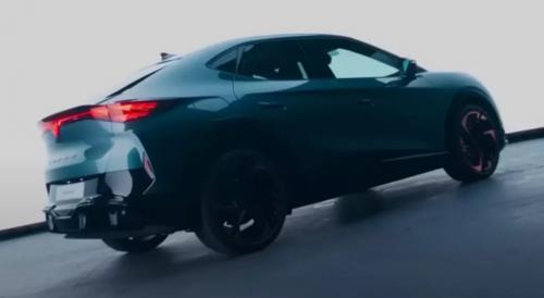 Εικόνα από το Video της Seat που αποκαλύπτει φευγαλέα το νέο Tavascan