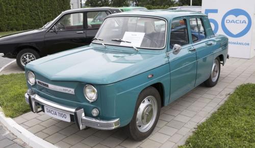 To πρώτο Dacia 1100, του 1968, ήταν ένα Renault 8 με το έμβλημα της ρουμανικής εταιρείας
