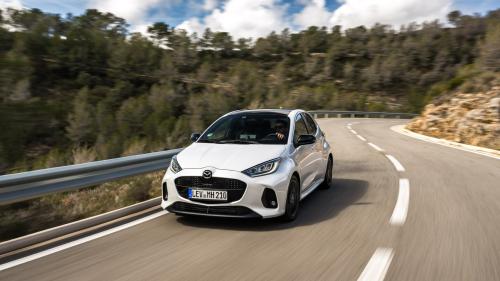 οδήγηση νέο mazda2 hybrid