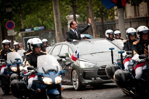 Ο Francois Hollande με τη Citroen DS5.