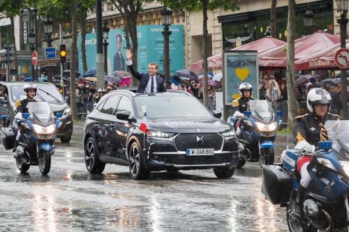 Ο Εmmanuel Macron με την πρώτη SUV προεδρική λιμουζίνα, DS7 Crossback.