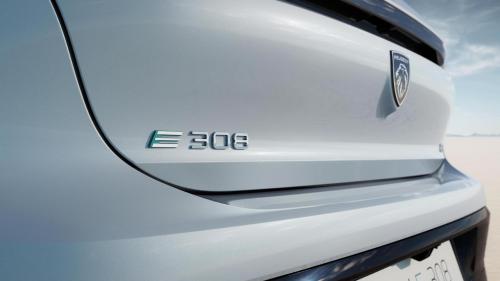 Peugeot e-308