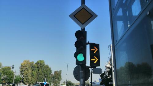 φανάρια με κάμερες ασφαλείας που κόβουν πρόστιμα
