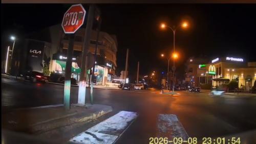 Οδηγός περνάει με κόκκινο