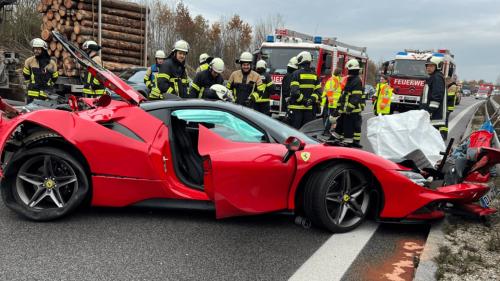 ατύχημα ferrari sf90 stradale