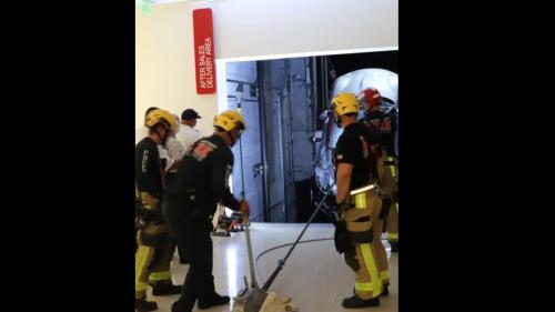 ferrari roma ατύχημα σε ασανσέρ