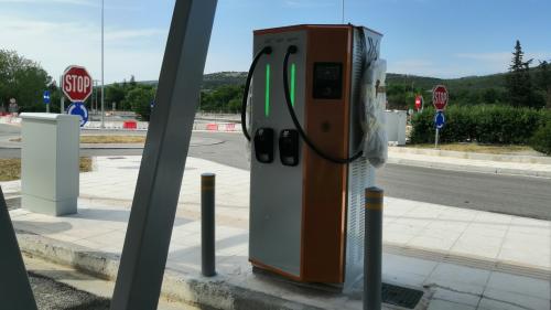 Φορτιστής στο πάρκινγκ του Σείριος/ρεύμα προς Λαμία