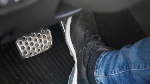 gas-pedal-stuck-2