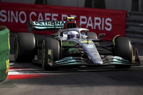 O Lewis Hamilton με τη Mercedes W13 στις ελεύθερες δοκιμές του GP του Μονακό 2022