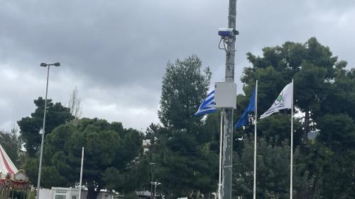 kamera kokkino mesogeion