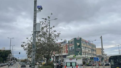 kamera kokkino mesogeion