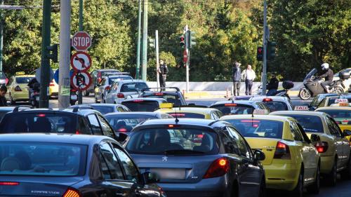 κίνηση στους δρόμους της αθήνας