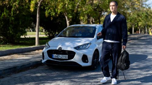 Κοντιζάς αυτοκίνητο mazda 2 hybrid