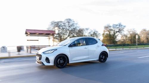 Κοντιζάς αυτοκίνητο mazda 2 hybrid