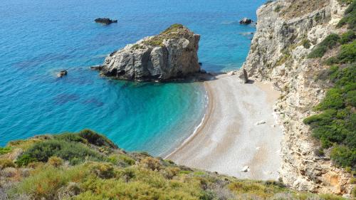 Η παραλία Καλαδί, η πλέον διάσημη των Κυθήρων