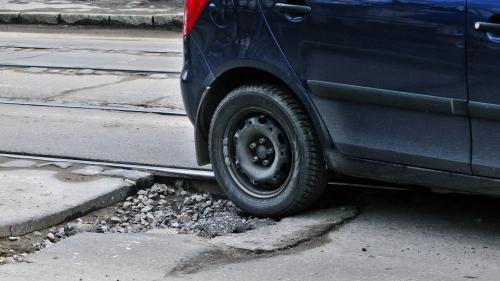 λακούβες θόρυβος αυτοκίνητο