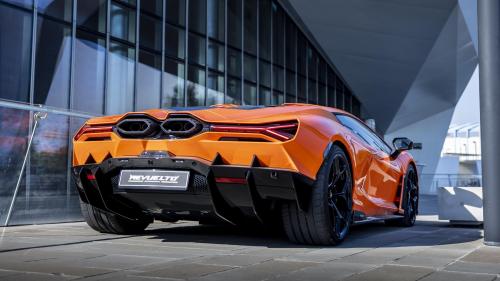 Lamborghini Revuelto