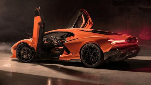 H Lamborghini Revuelto