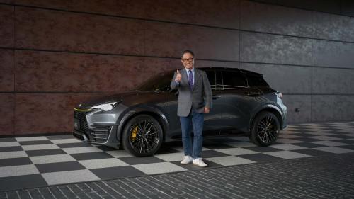 O Akio "Morizo" Toyoda με το πρωτότυπο Lexus LBX Morizo RR