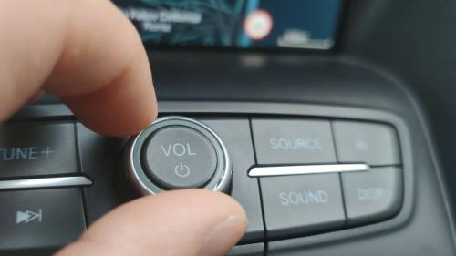 mariah-carey-inside-car-2