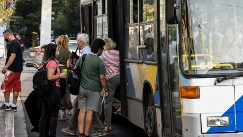 μάσκα μέσα μαζικής μεταφοράς