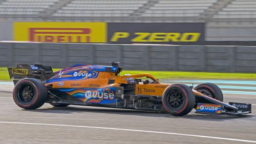 Η Alpine (πάνω, κεντρική φωτό) και η McLaren στις δοκιμές εξέλιξης των νέων ελαστικών 18 ιντσών του 2022