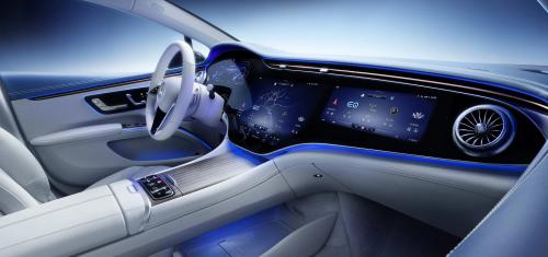 Η Hyperscreen της Mercedes έχει διαγώνιο 55 ινστών και ενσωματώνει τρεις διαφορετικές ψηφιακές οθόνες