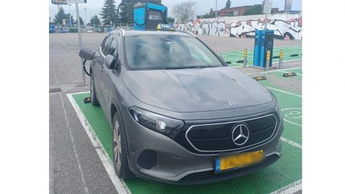 Mercedes EQA taxi