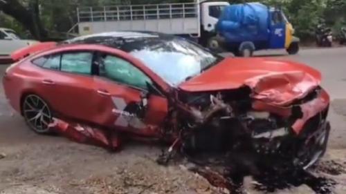 mercedes crash b
