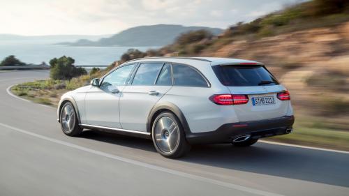 Όπως και για την υπάρχουσα γενιά της E-Class διαθέσιμη θα είναι και μια station έκδοση με crossover χαρακτηριστικά