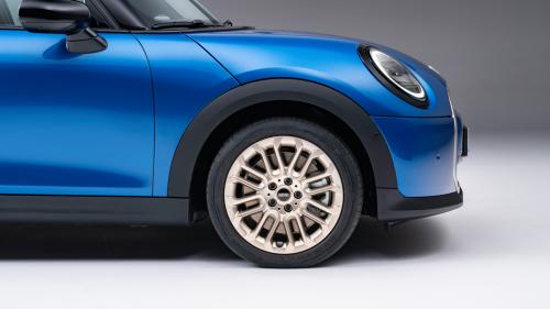 mini cooper 2024 5 doors 4