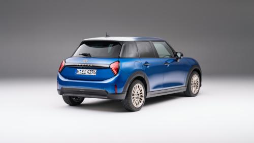 mini cooper 2024 5 doors 1