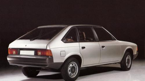To Moskvitch Aleko από τα μέσα της 10ετίας του '80, το οποίο αποτελούσε «αντιγραφή» του Simca 1307.