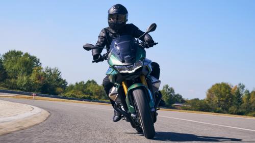 Νέα Moto Guzzi V100 Mandello 2022 EICMA