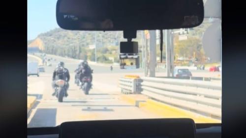 μοτοσυκλετιστές σε σταθμούς διοδίων