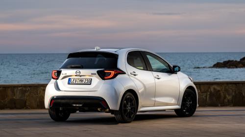 οδήγηση νέο mazda2 hybrid