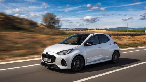οδήγηση νέο mazda2 hybrid