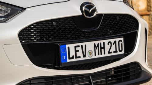 οδήγηση νέο mazda2 hybrid