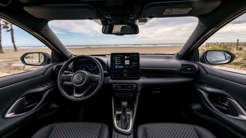 οδήγηση νέο mazda2 hybrid
