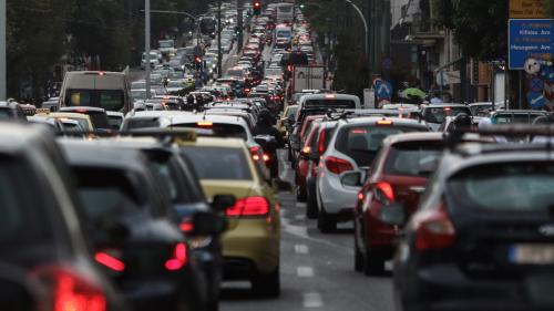 παλιά και ασυντήρητα αυτοκίνητα