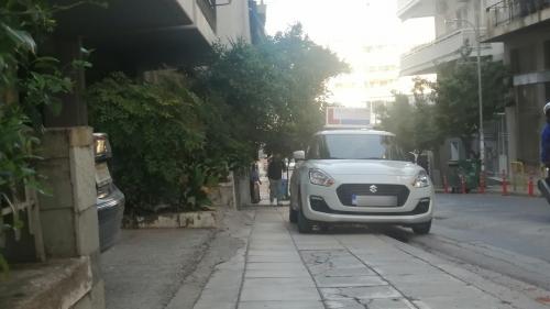 παράνομο παρκάρισμα πεζοδρομια καταστροφες αυτοκινητα αθηνα