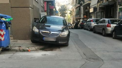 παράνομο παρκάρισμα πεζοδρομια καταστροφες αυτοκινητα αθηνα