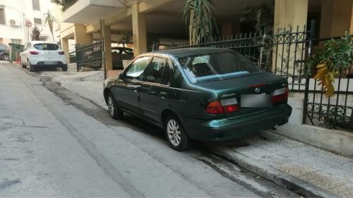 παράνομο παρκάρισμα πεζοδρομια καταστροφες αυτοκινητα αθηνα
